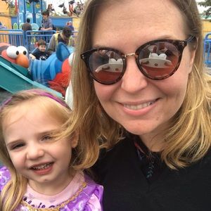 Meet your Posher, Caitlin